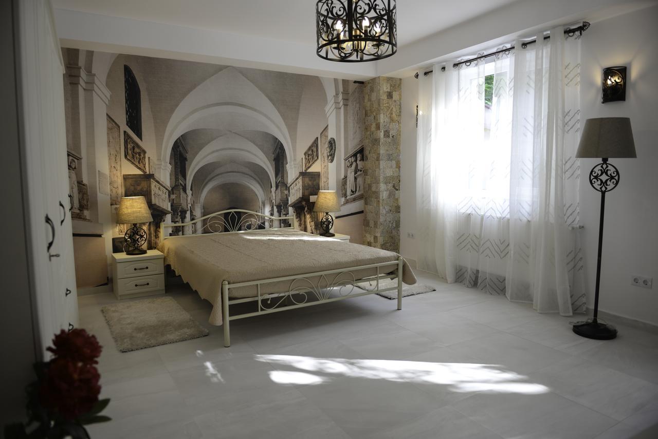 Old House Apartment คลูจ-นาโปกา ภายนอก รูปภาพ